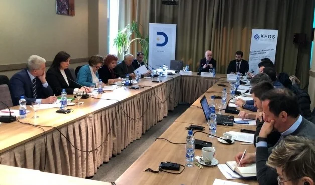 DP: Qeveria Kurti nuk guxon t’i largojë nëpunësit civil dhe sekretarëve të ministrive