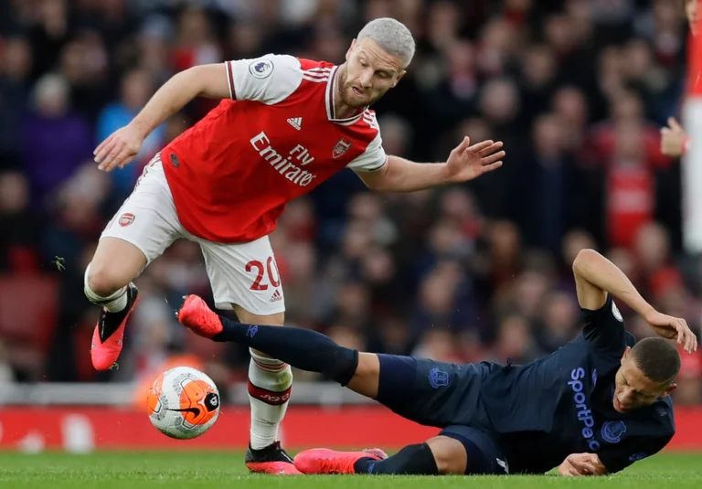 Shkodran Mustafi befason tifozët me ngjyrën e tij të flokëve