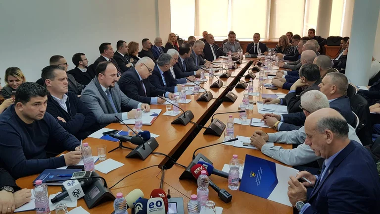 Insiston AAK-ja: Të mos hiqet taksa, falë saj qytetarët u vetëdijesuan të konsumojnë produkte vendore