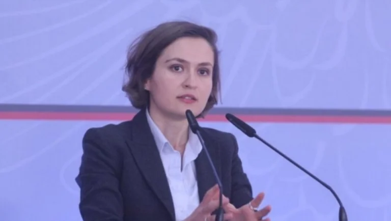 Shahini: Do i heqim liçensën shkollës që pezulloi mësimin nga paniku për koronavirusin