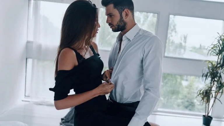 Në cilën moshë femrat kanë impuls të shtuar seksual?