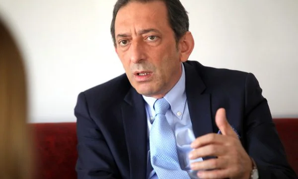 Edhe ministri i Kurtit vazhdon me avazin e Haradinajt: Vizat mund të liberalizohen këtë vit