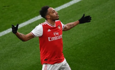 I rikthehet buzëqeshja Mikel Artetas, shënon përsëri Aubameyang