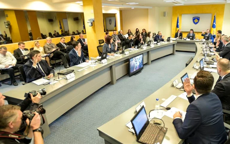 Shkarkimet e Qeverisë Kurti: Shoqëria Civile nuk është e bindur se u përfillën procedurat ligjore
