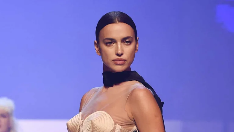 Irina Shayk shfaqet mahnitëse