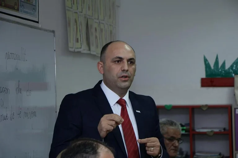 Hoxha of the Initiative addresses the VV: Now take your eggs.