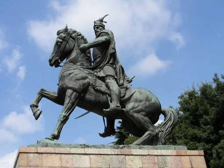 Skenderbeu monument set in Prizren 6 May