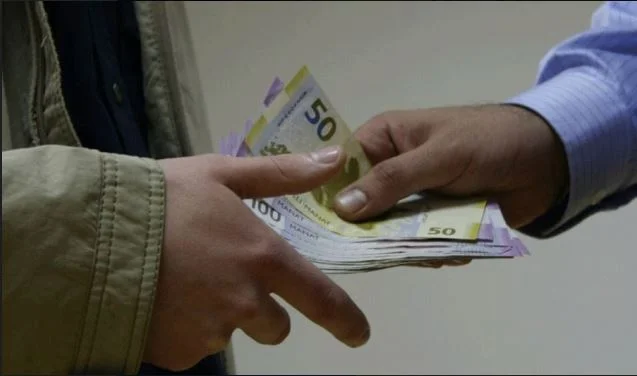 Versuch, Polizei zu bribe, albanischer Staatsbürger verhaftet