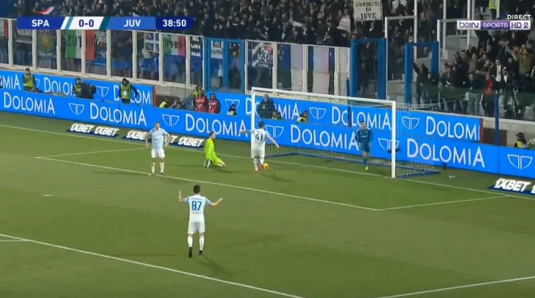 Cristiano Ronaldo hat nicht nur den Ball im Netz gesetzt; er hat sich kaum gestoppt