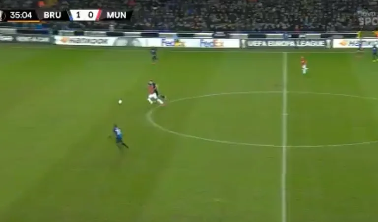 Man United doesn't let shame last long: Draws the Martial score