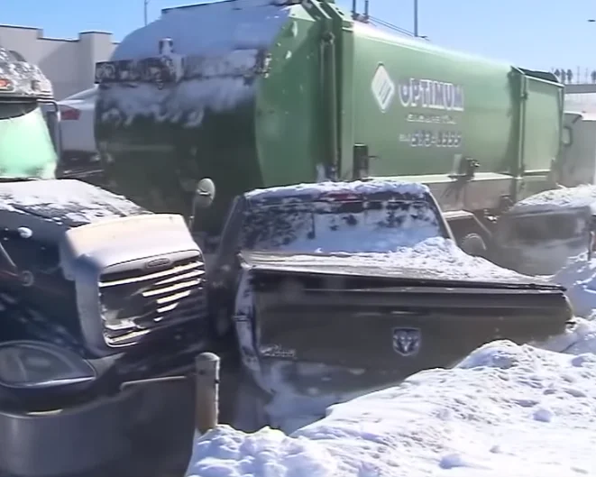 L'accident en chaîne au Canada comprend 200 voitures (Vidéo)
