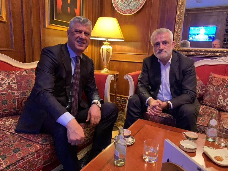 Präsident trifft sich mit Menduh Thaci, Gespräch über albanische Situation in der Region