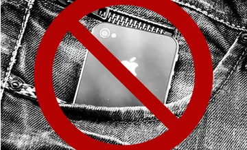 Is it dangerous to keep your cell phone in your pocket?