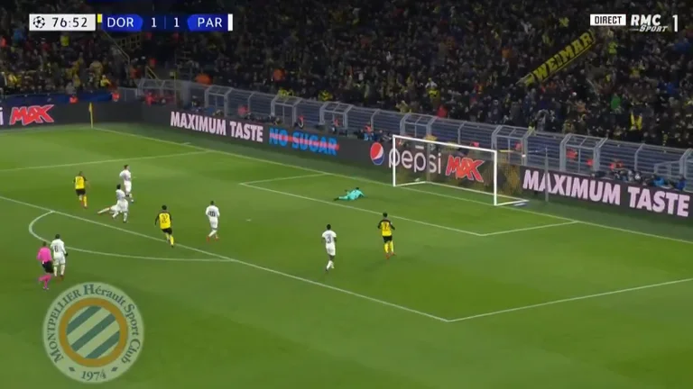 Hawaii stamps that it's not from the ground: Almost ripped off the net with this sensational goal.