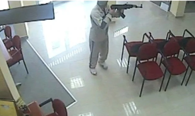 Armed and wearing two persons robbing a local in Fushe Kosovo