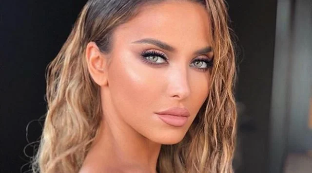 Angelina Havergjille sieht in neuen Bikini Bildern attraktiv aus