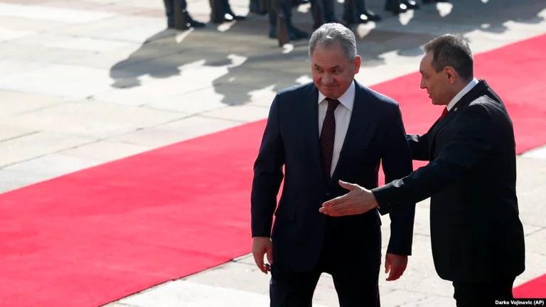 Le ministre russe de la Défense visite la Serbie