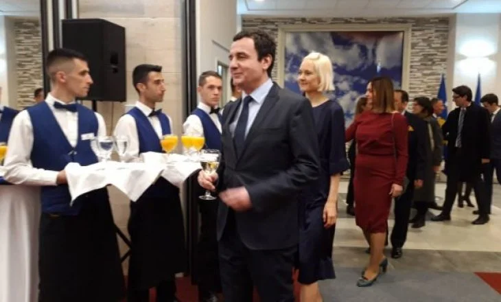 La primera aparición pública de la esposa de Kurt después de ser elegido primer ministro