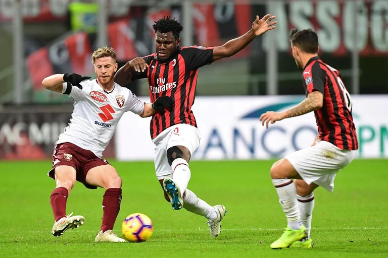 Official formations: Milan é Torino