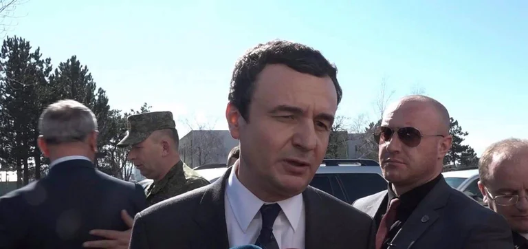 Kurt sta parlando del perche' non si e' incontrato con Yerenelli.