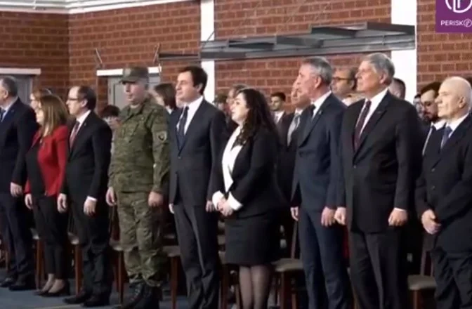 Vjosa Osmani: Come moglie di un soldato, con orgoglio tengo la mia uniforme in casa nostra.