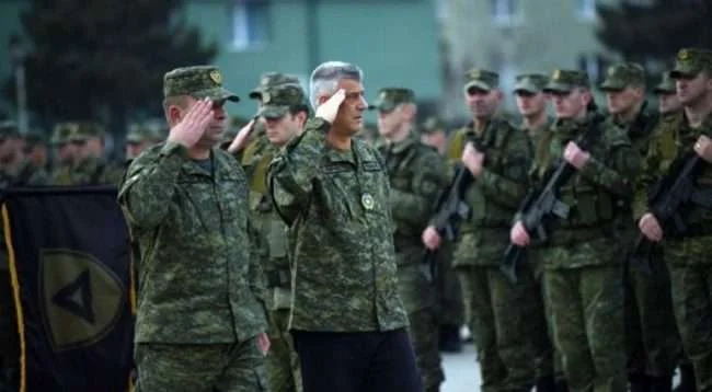 12 anni di stato, il Comandante Supremo affronta oggi i soldati KSF