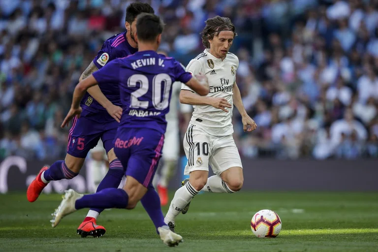 Tonight I'm playing Hazard, official formations: Real Madrid