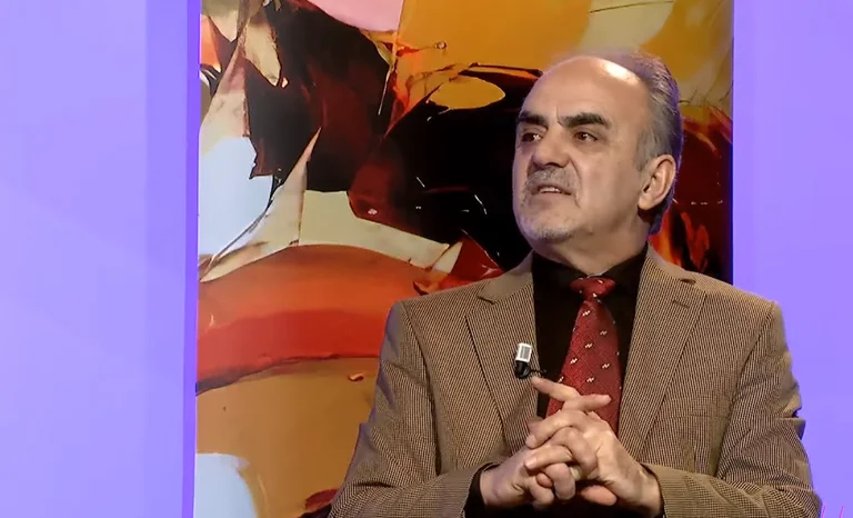 University professor promotes gender discrimination in television (Video)