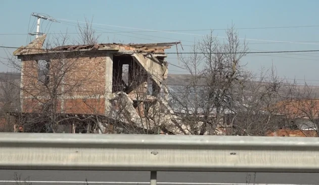 The house where Vasfije Krasniqi-Godman was violated begins to collapse