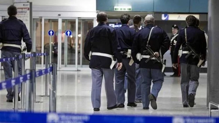 Deux Albanais se sont arrêtés à l'aéroport italien pour se rendre en Angleterre.
