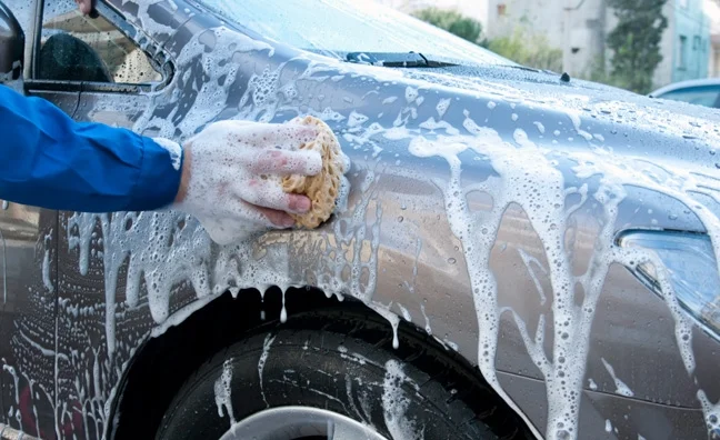 Pristina auto alzare i prezzi a 3 euro