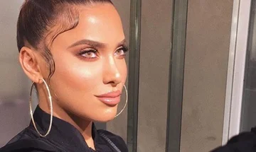 La beauté d'Angelina et de la mer est presque finie !