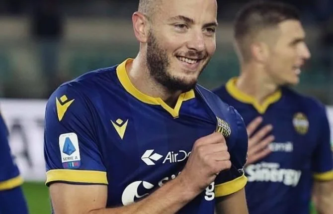 Beat it on the medium L BAR lets not leave Kosovo