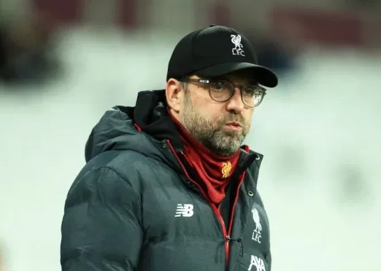 Clopp points to the favorite team's name to win the Champions League