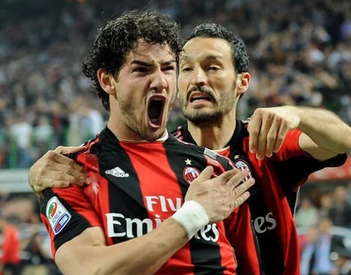 Chi non ha fortuna nel calcio ha fortuna nell'amore, Pato più innamorato che mai