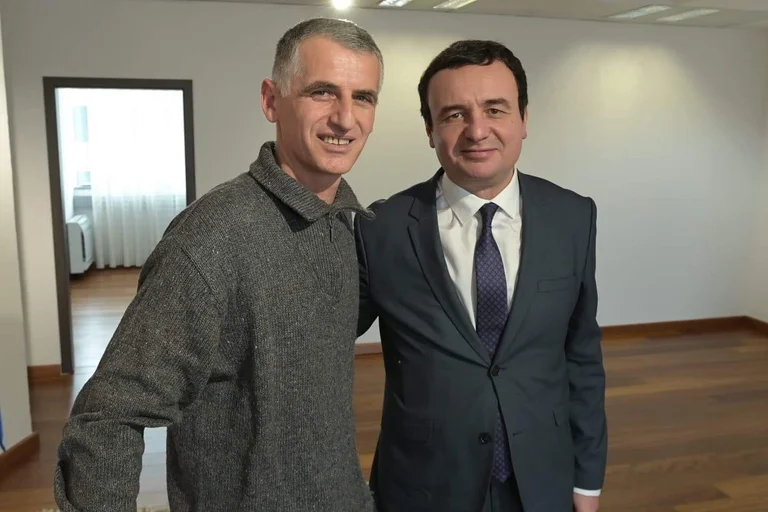 Le fonctionnaire VV Kara est responsable devant le ministre Abdixhiku de la signature des accords à Munich