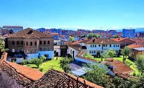 Gjakova, de 56 años, habría violado a la nieta,