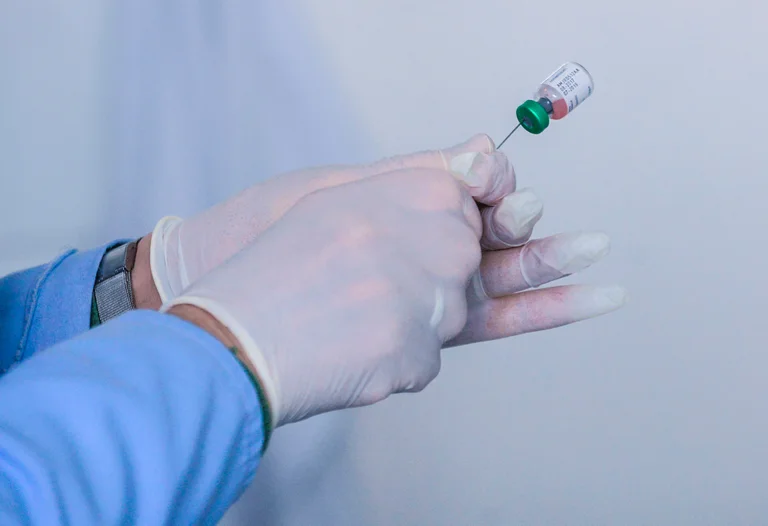 The vaccine against coronavirus can cost hundreds of millions of dollars and take months to detect it
