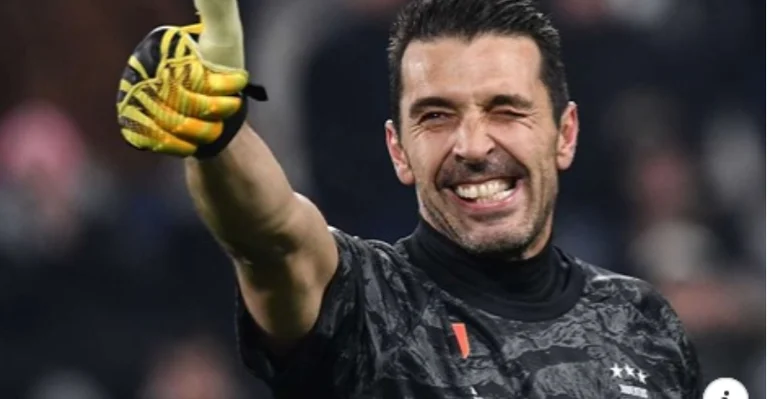 Buffon Class: Er beginnt, Fans seiner Ex-Optors-Kinder zu sammeln.
