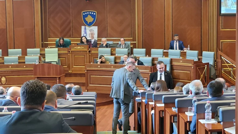 Primera victoria de la oposición en el Parlamento