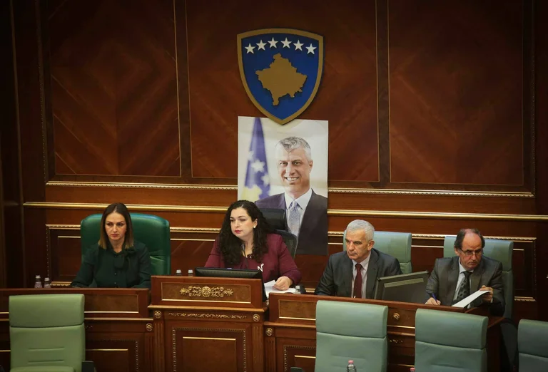 Il primo fallimento di Vjosa Osman come parlamentare capo