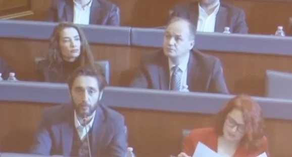 Ismaili Bridge: Sie versuchen, die Sitzung zu schmuggeln, so dass Sie nicht einmal das Regierungsprogramm bringen.