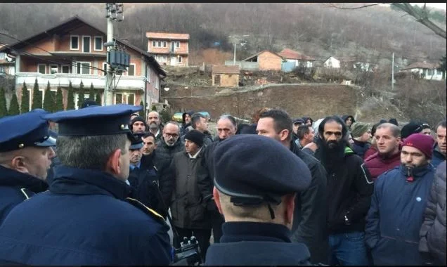 Protester Block Mitrovica- Standter