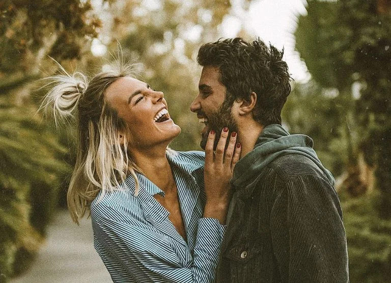 Quali sono le domande che il vostro partner deve fare e avere a che fare con la vita sessuale?
