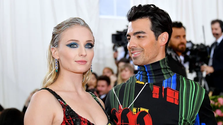 Sophie Turner schwanger, Gastgeber erste Kind mit Joe Jonas