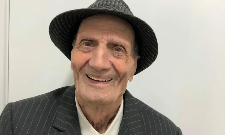 L'Italien de 101 ans demande à rester en Grande-Bretagne après Brex : Les parents lui demandent de témoigner