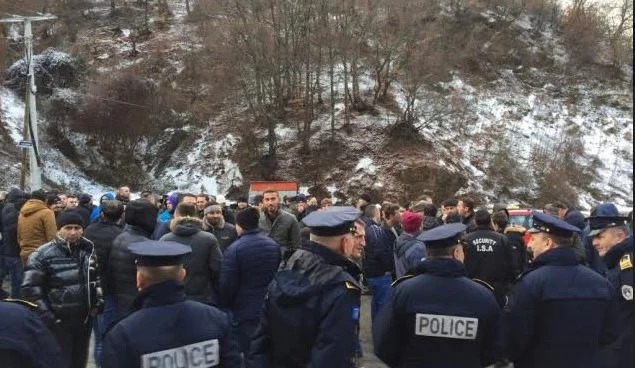 Protesters in Trepca ask Kurt to get there and find a solution