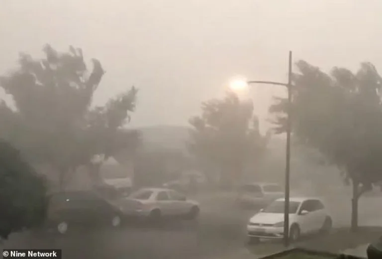 Australia is hit by the worst rainfall in the last 30 years