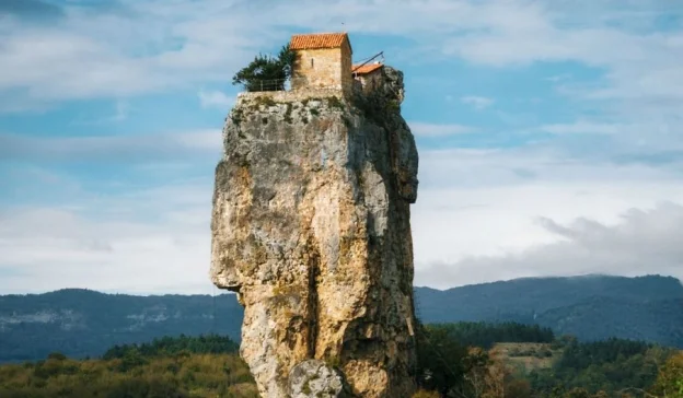 El lugar más tranquilo del mundo, la vida en la roca de 40m