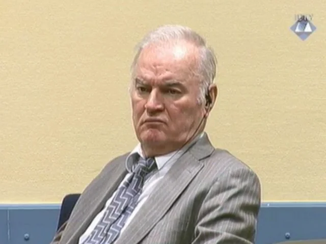Mladic no murió, sigue pudiéndose en prisión: El Tribunal de La Haya declaró